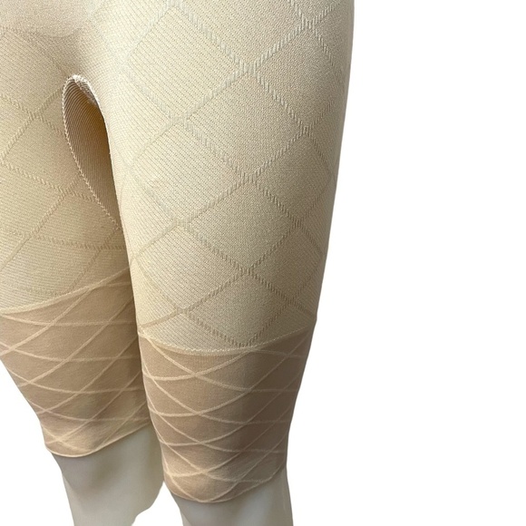 Full Body Shapewear 🤍 - Picture 7 of 9